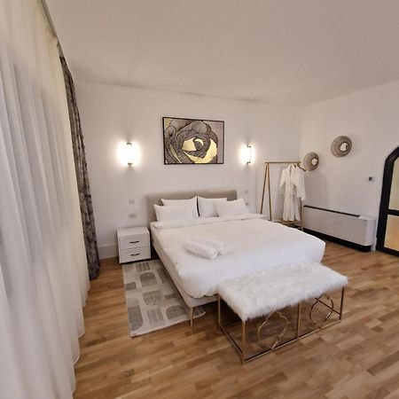 Rokebea Luxury Apartment Брашов Екстериор снимка