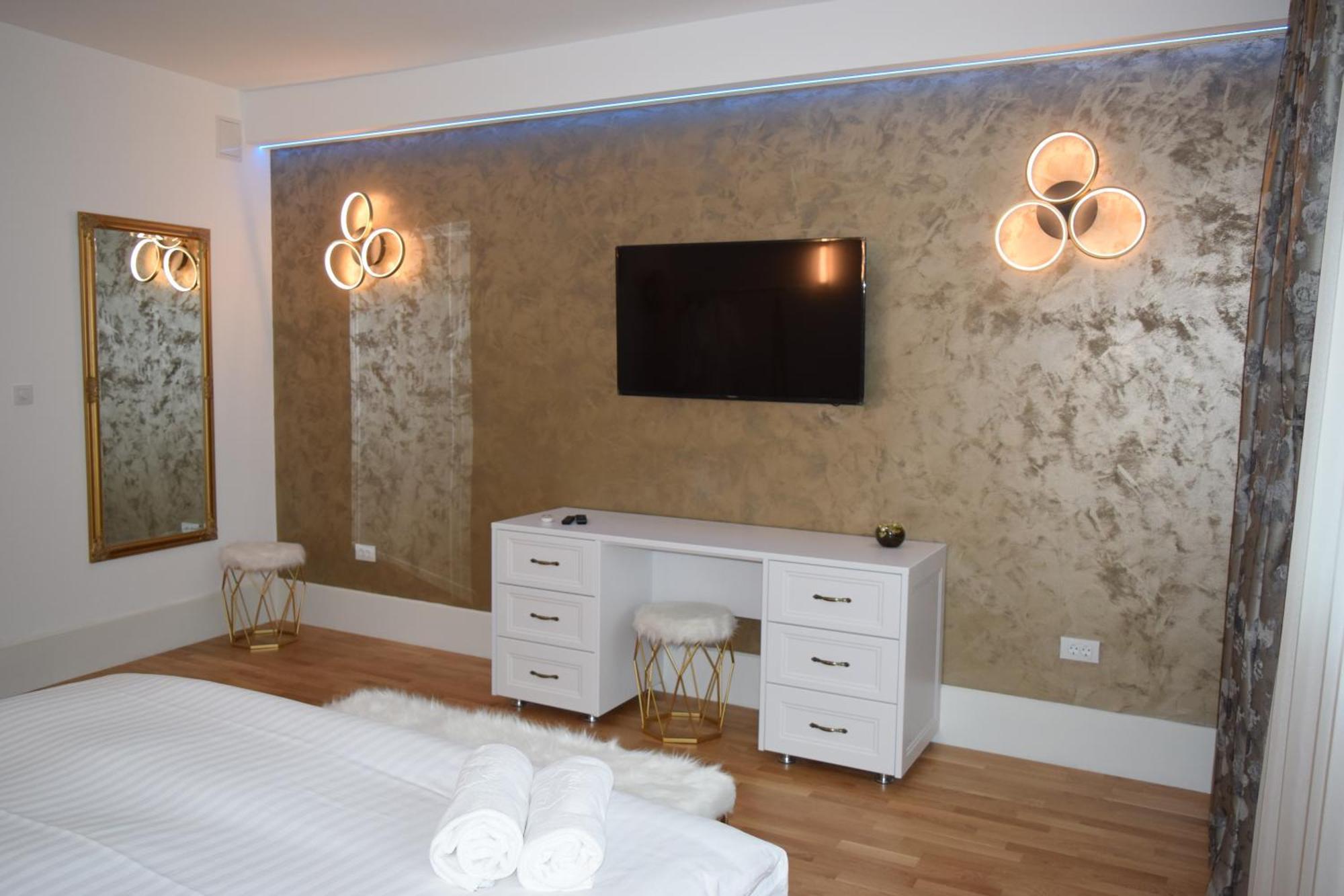 Rokebea Luxury Apartment Брашов Екстериор снимка